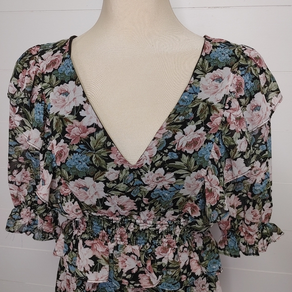 En Saison Open Back Floral Ruffle Mini Dress Size M - Picture 3 of 11